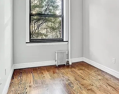37 Cornelia St - Photo Thumbnail 1