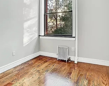 37 Cornelia St - Photo Thumbnail 5