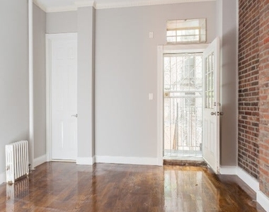 East 10th Street - Photo Thumbnail 5