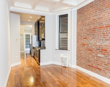 East 10th Street - Photo Thumbnail 7