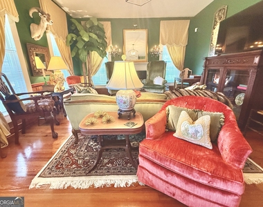 1663 Thompson Lane - Photo Thumbnail 11