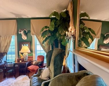 1663 Thompson Lane - Photo Thumbnail 12