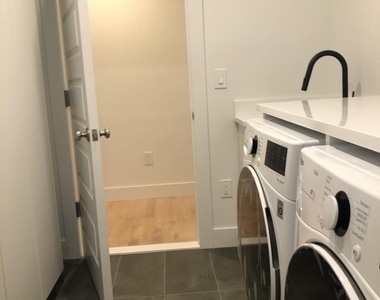 1004 Van Court Avenue - Photo Thumbnail 2