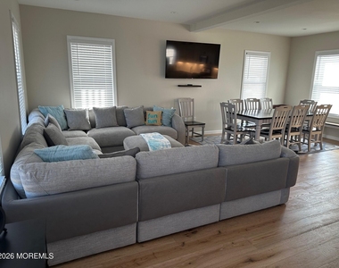 102 New Jersey Avenue - Photo Thumbnail 2