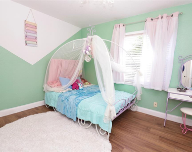 6602 Geneva Street - Photo Thumbnail 14
