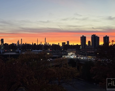 Bruckner Boulevard - Photo Thumbnail 10