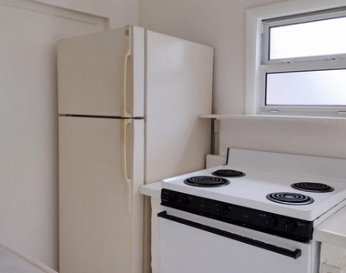 1707 Thomas Street - Photo Thumbnail 2