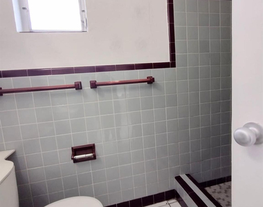 1707 Thomas Street - Photo Thumbnail 3
