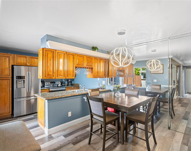 1600 Coral Avenue - Photo Thumbnail 5