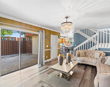 1600 Coral Avenue - Photo Thumbnail 4
