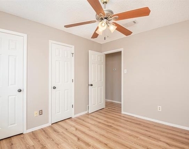 617 S Las Vegas Trail - Photo Thumbnail 15