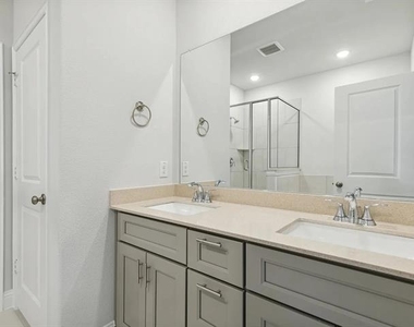 701 Santa Lucia Drive - Photo Thumbnail 10