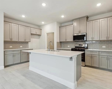 701 Santa Lucia Drive - Photo Thumbnail 3