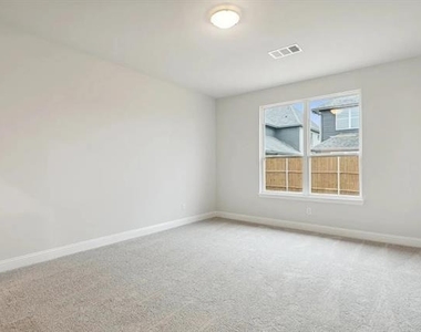 701 Santa Lucia Drive - Photo Thumbnail 4