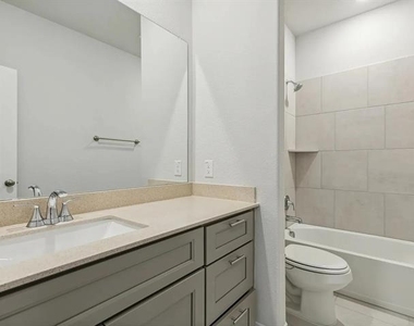 701 Santa Lucia Drive - Photo Thumbnail 8