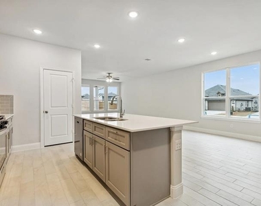701 Santa Lucia Drive - Photo Thumbnail 6
