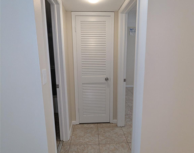 9800 Hollybrook Lake Drive - Photo Thumbnail 8