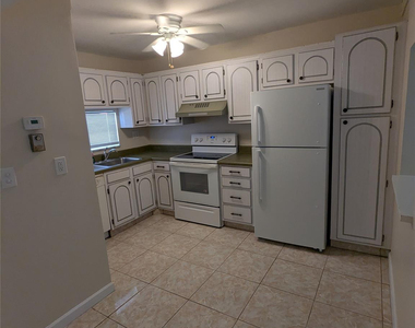 9800 Hollybrook Lake Drive - Photo Thumbnail 1