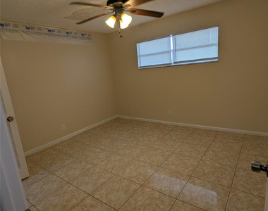 9800 Hollybrook Lake Drive - Photo Thumbnail 9