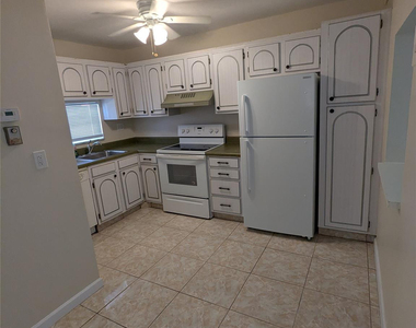 9800 Hollybrook Lake Drive - Photo Thumbnail 2