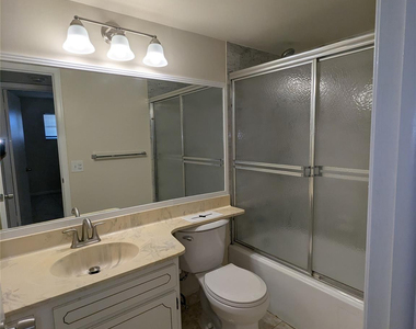 9800 Hollybrook Lake Drive - Photo Thumbnail 11