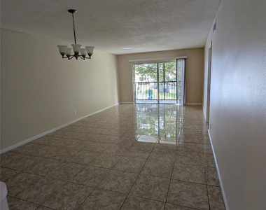 9800 Hollybrook Lake Drive - Photo Thumbnail 7