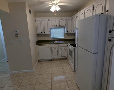 9800 Hollybrook Lake Drive - Photo Thumbnail 3