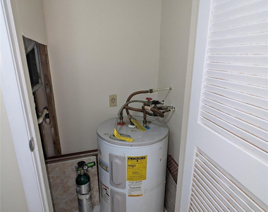 9800 Hollybrook Lake Drive - Photo Thumbnail 18