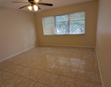 9800 Hollybrook Lake Drive - Photo Thumbnail 14