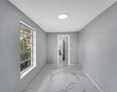 4681 Sw 43rd Terrace - Photo Thumbnail 14