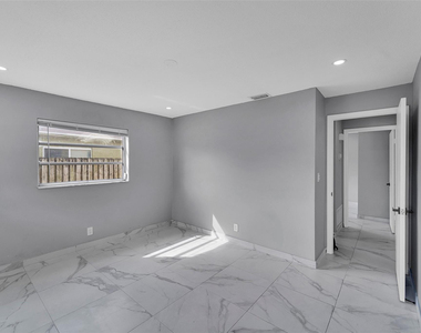 4681 Sw 43rd Terrace - Photo Thumbnail 5