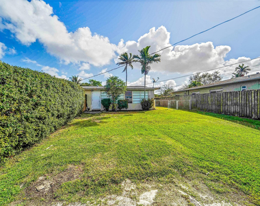 4681 Sw 43rd Terrace - Photo Thumbnail 21