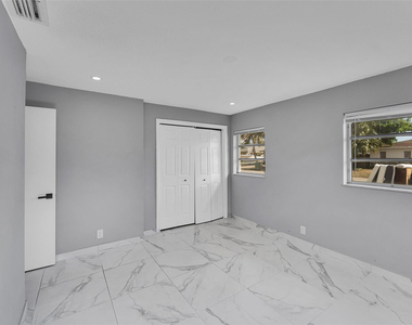 4681 Sw 43rd Terrace - Photo Thumbnail 7