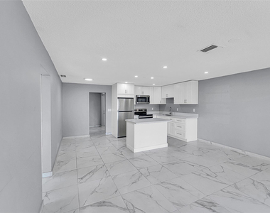 4681 Sw 43rd Terrace - Photo Thumbnail 2