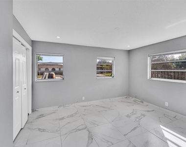 4681 Sw 43rd Terrace - Photo Thumbnail 4