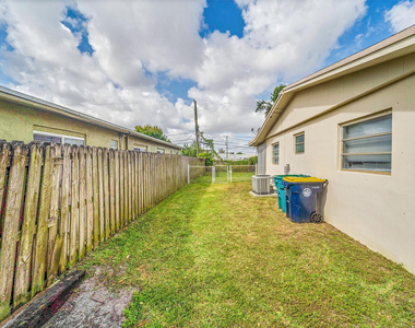 4681 Sw 43rd Terrace - Photo Thumbnail 18