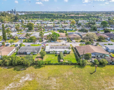 4681 Sw 43rd Terrace - Photo Thumbnail 17