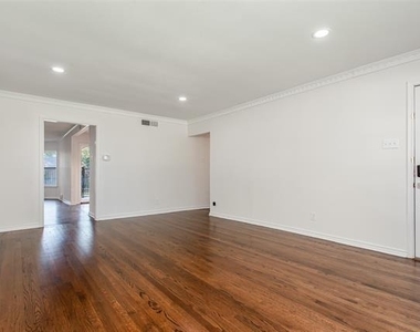 6737 Lakefair Circle - Photo Thumbnail 5
