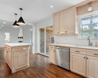 6737 Lakefair Circle - Photo Thumbnail 16