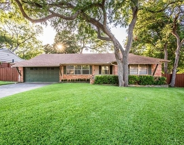 6737 Lakefair Circle - Photo Thumbnail 2
