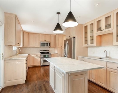 6737 Lakefair Circle - Photo Thumbnail 13