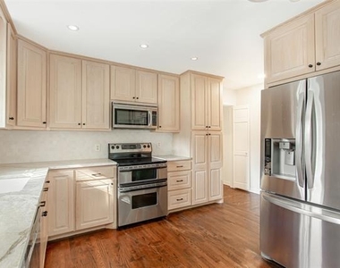 6737 Lakefair Circle - Photo Thumbnail 14