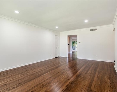 6737 Lakefair Circle - Photo Thumbnail 4
