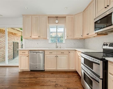 6737 Lakefair Circle - Photo Thumbnail 15