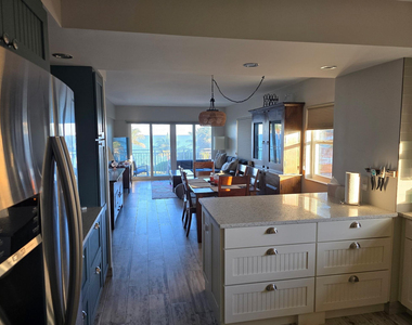 1035 Hillsboro Mile - Photo Thumbnail 2
