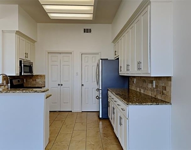 4322 Duck Pond Lane - Photo Thumbnail 3
