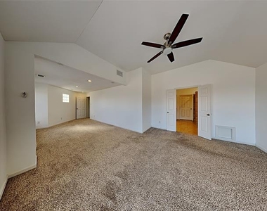 4322 Duck Pond Lane - Photo Thumbnail 7