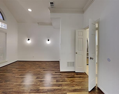 4322 Duck Pond Lane - Photo Thumbnail 6