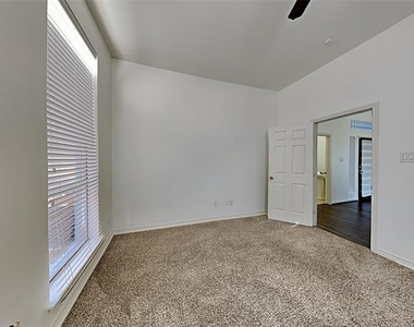 4322 Duck Pond Lane - Photo Thumbnail 11