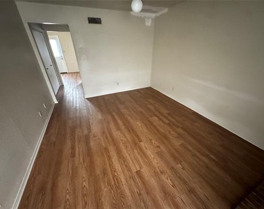 5837 Shadydell Drive - Photo Thumbnail 11